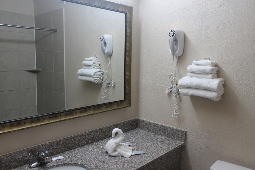 Bays Inn And Suites Baytown Εξωτερικό φωτογραφία